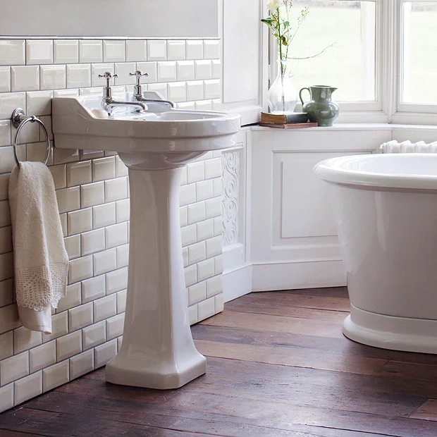 Urlington Bathroom Burlington Edwardian Round Medium Basin And Pedestal 5 Urlington Bathroom Burlington Edwardian Round Medium Basin And Pedestal - Image 3